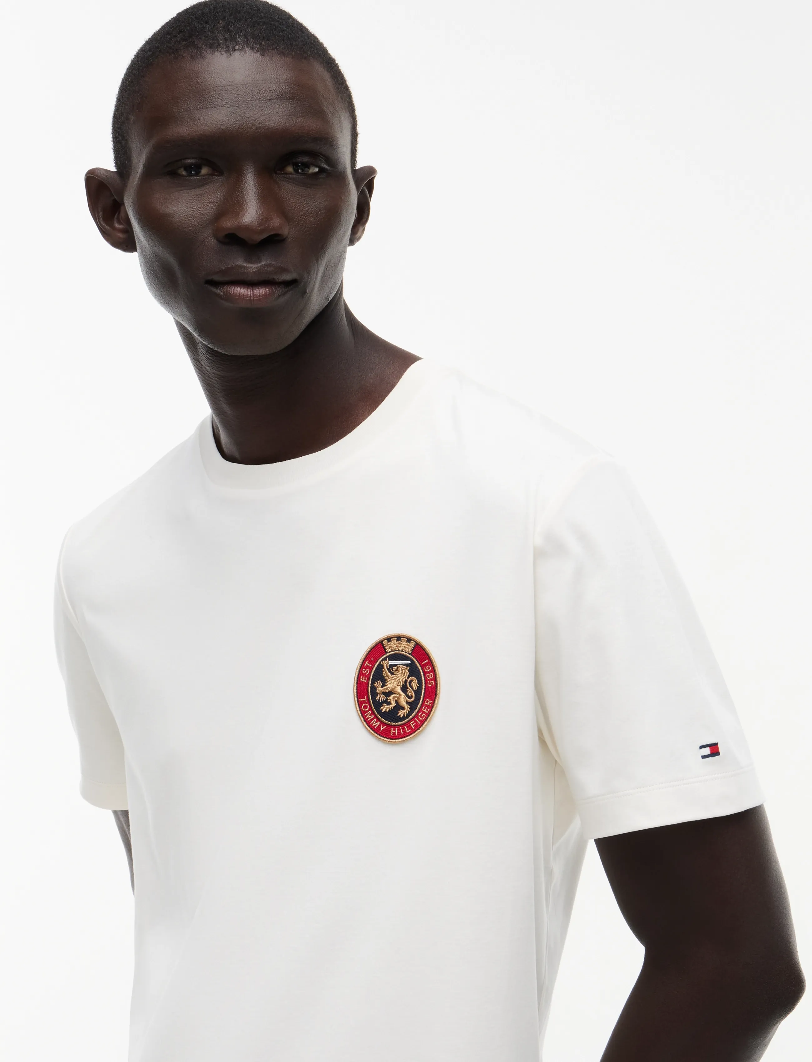 TOMMY HILFIGER Light Interlock Pocket Crest Tee t-shirts herr – bild 3