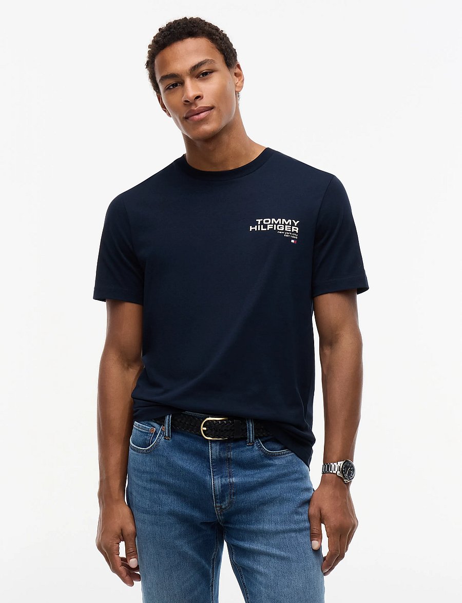 Tommy Hilfiger - NY BACK FLAG GRAPHIC TEE - kurzärmelige t-shirts - navy blue - 0