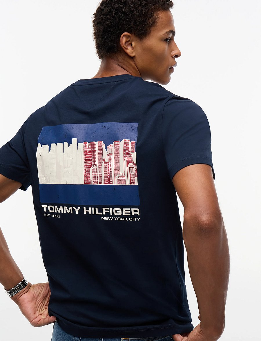 Tommy Hilfiger - NY BACK FLAG GRAPHIC TEE - kurzärmelige t-shirts - navy blue - 3