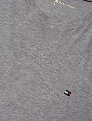Tommy Hilfiger - HERITAGE CREW NECK TEE - t-shirt & tops - light grey htr - 2