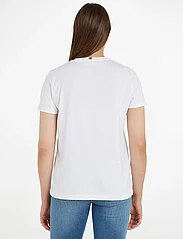 Tommy Hilfiger - HERITAGE CREW NECK GRAPHIC TEE - t-shirt & tops - classic white - 4