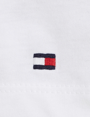 Tommy Hilfiger - HERITAGE CREW NECK GRAPHIC TEE - t-shirts & tops - classic white - 10
