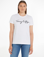 Tommy Hilfiger - HERITAGE CREW NECK GRAPHIC TEE - t-shirt & tops - classic white - 12