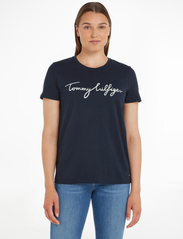 Tommy Hilfiger - HERITAGE CREW NECK GRAPHIC TEE - lowest prices - midnight - 12