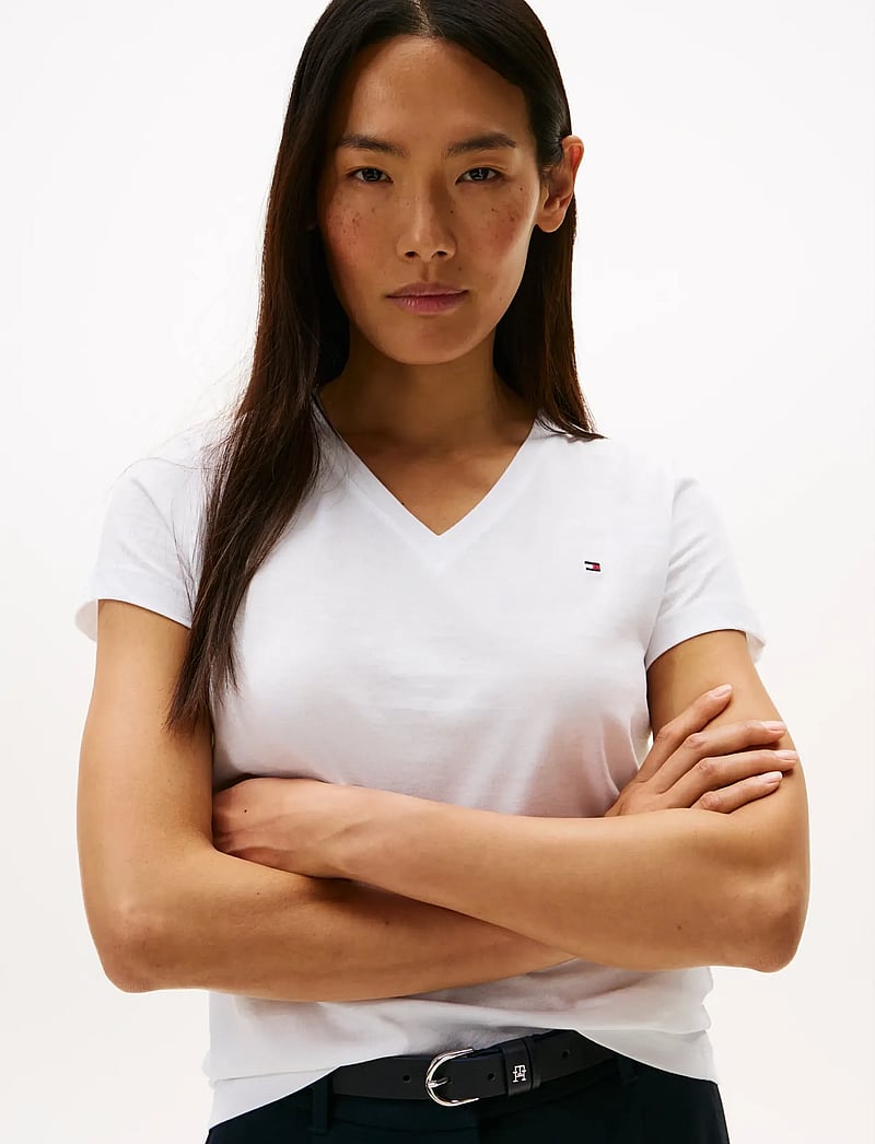 Tommy Hilfiger - HERITAGE V-NECK TEE - t-shirts - classic white - 0