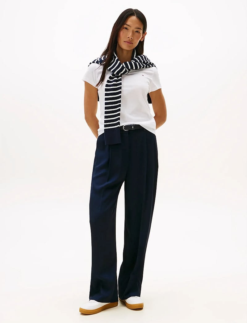 Tommy Hilfiger - HERITAGE V-NECK TEE - t-shirts - classic white - 4