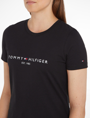 Tommy Hilfiger - HERITAGE HILFIGER C-NK REG TEE - t-shirts - black - 8