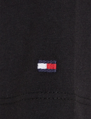 Tommy Hilfiger - HERITAGE HILFIGER C-NK REG TEE - t-shirts & tops - black - 10