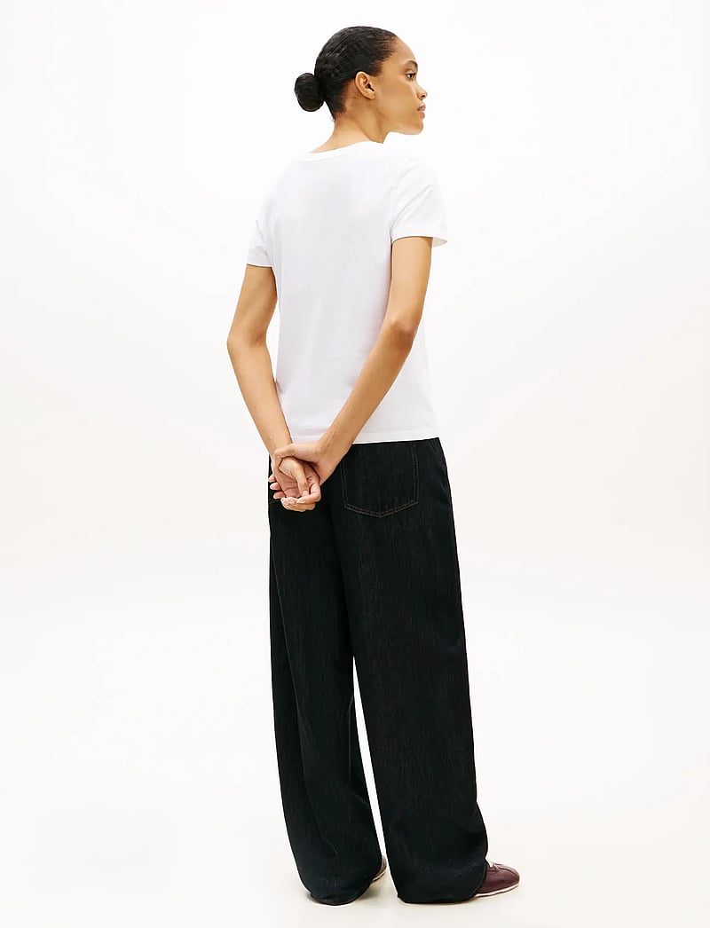 Tommy Hilfiger - HERITAGE HILFIGER C-NK REG TEE - t-shirts - white - 2