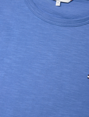 Tommy Hilfiger - 1985 SLIM SLUB C-NK SS - t-shirts - iconic blue - 2