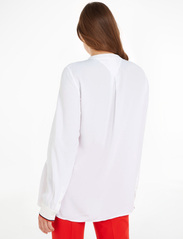 Tommy Hilfiger - VIS CREPE GLOBAL STP BLOUSE - blouses met lange mouwen - th optic white - 3