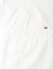 Tommy Hilfiger - COTTON PLEATED SHORT - casual shorts - th optic white - 7