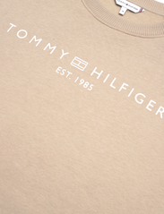 Tommy Hilfiger - MDRN REG CORP LOGO C-NK SWTSHRT - sportiska stila džemperi un džemperi ar kapuci - beige - 5