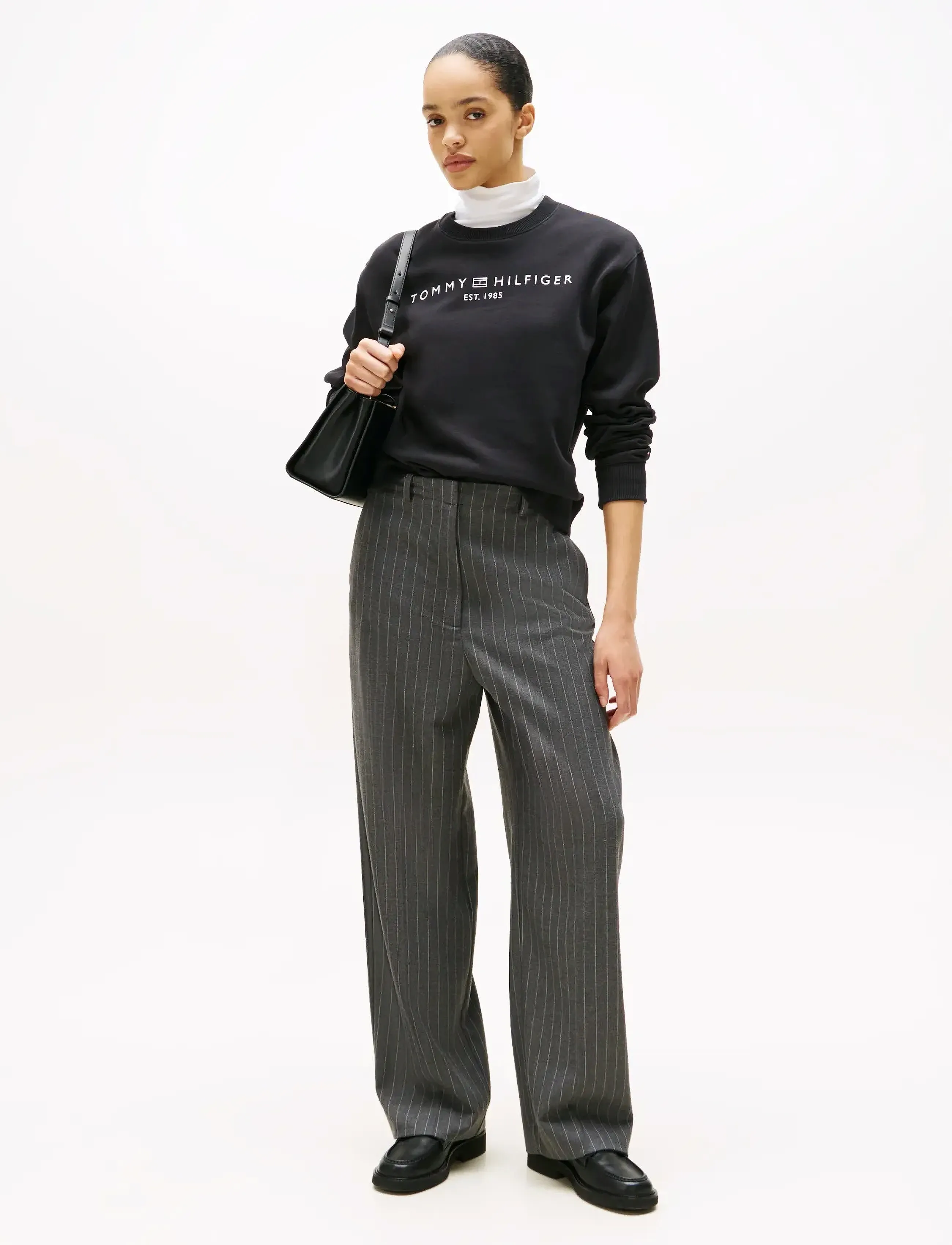 Tommy Hilfiger - MDRN REG CORP LOGO C-NK SWTSHRT - hverdags stil - black - 2