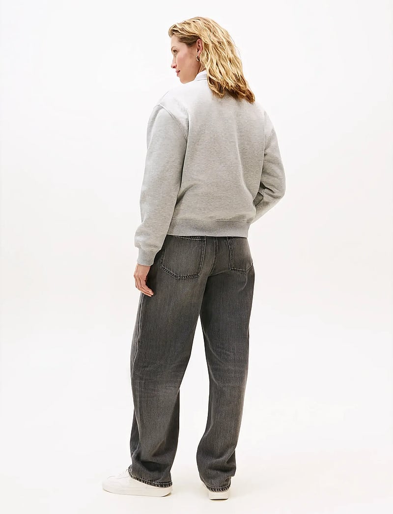 Tommy Hilfiger - MDRN REG CORP LOGO C-NK SWTSHRT - dressipluusid - light grey heather - 4