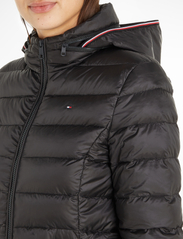 Tommy Hilfiger - MW PADDED GLOBAL STRIPE MAXI - winter jackets - black - 4