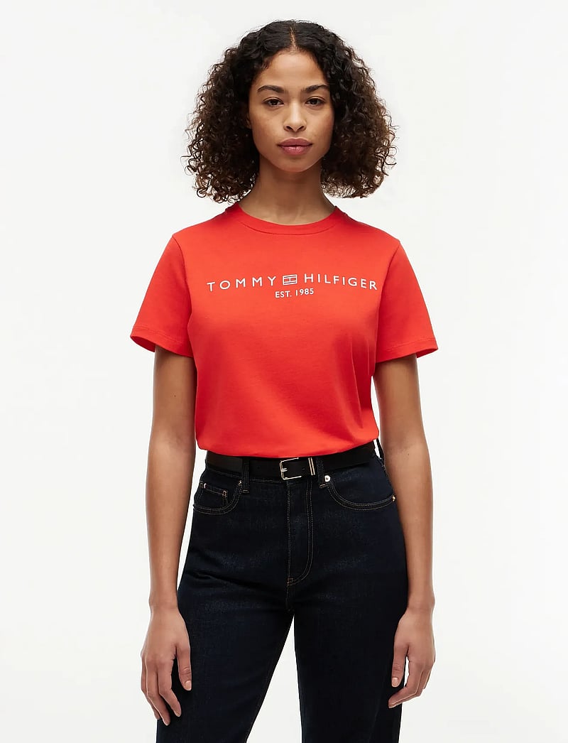 Tommy Hilfiger - REG CORP LOGO C-NK SS - t-shirts - fire red - 0