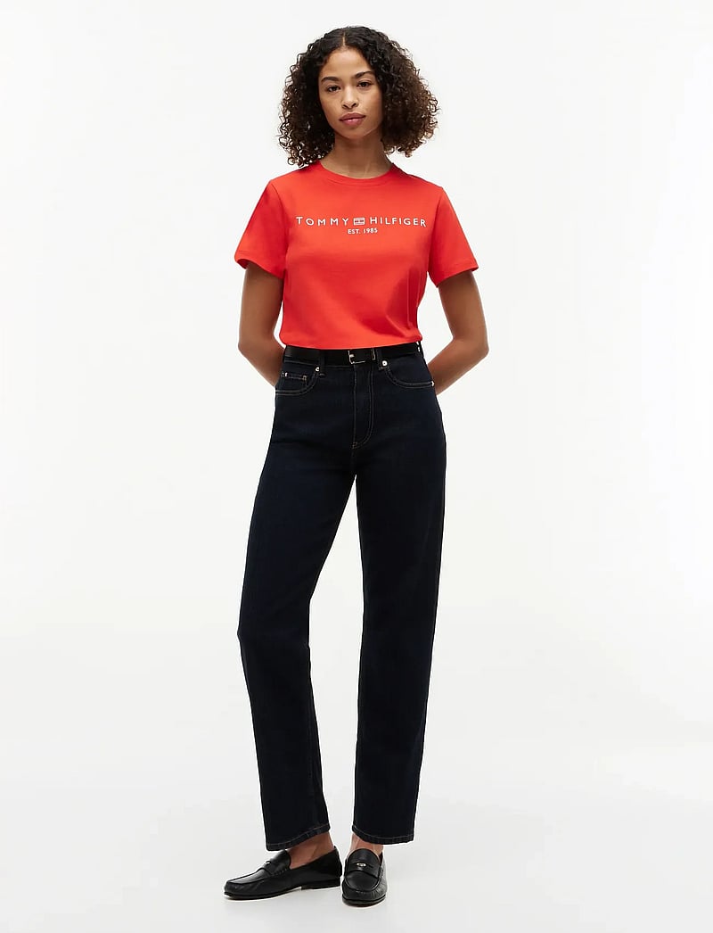 Tommy Hilfiger - REG CORP LOGO C-NK SS - t-shirts - fire red - 4