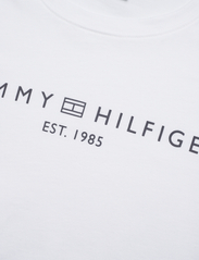 Tommy Hilfiger - REG CORP LOGO C-NK SS - najniższe ceny - th optic white - 2
