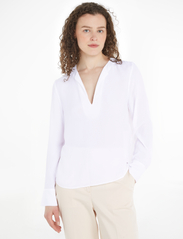 Tommy Hilfiger - VISCOSE CREPE V-NECK BLOUSE - blouses met lange mouwen - th optic white - 1