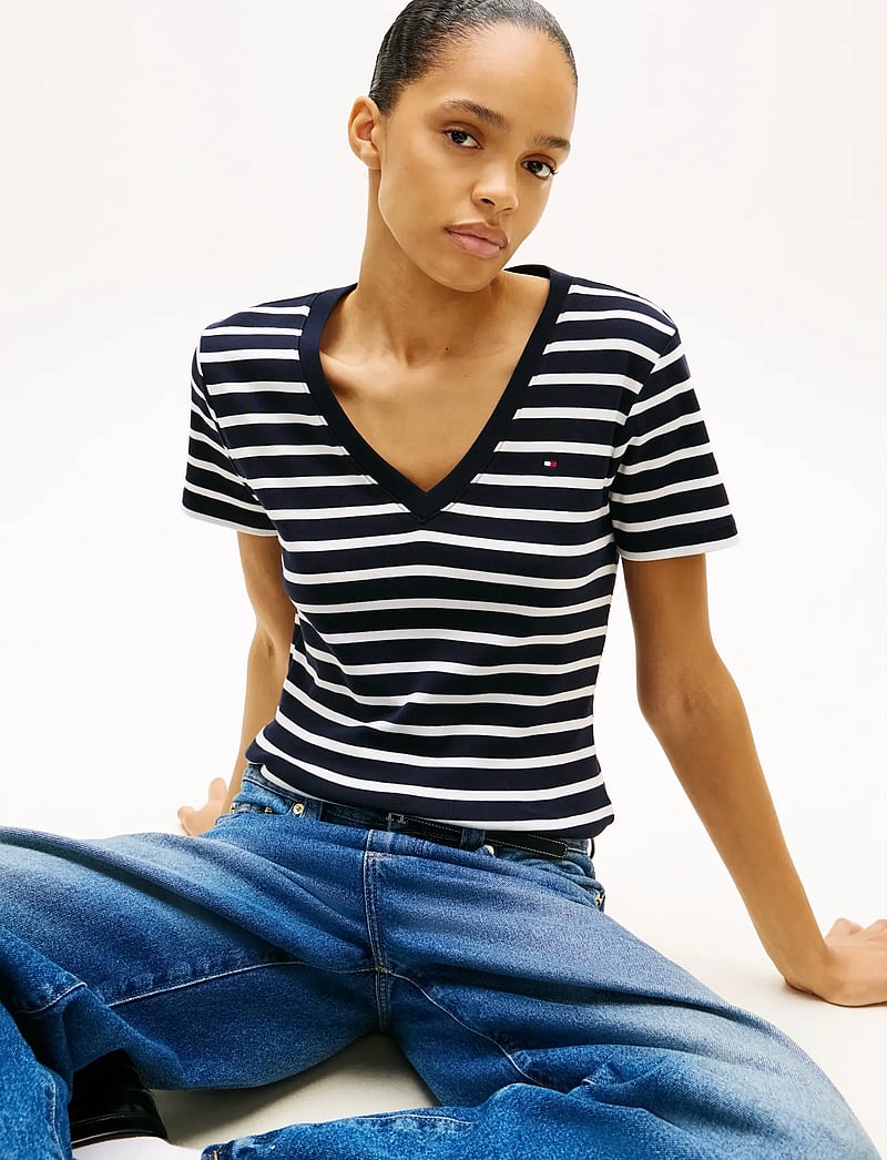 Tommy Hilfiger - NEW SLIM CODY V-NK SS - t-shirts - nos breton desert sky/ ecru - 4