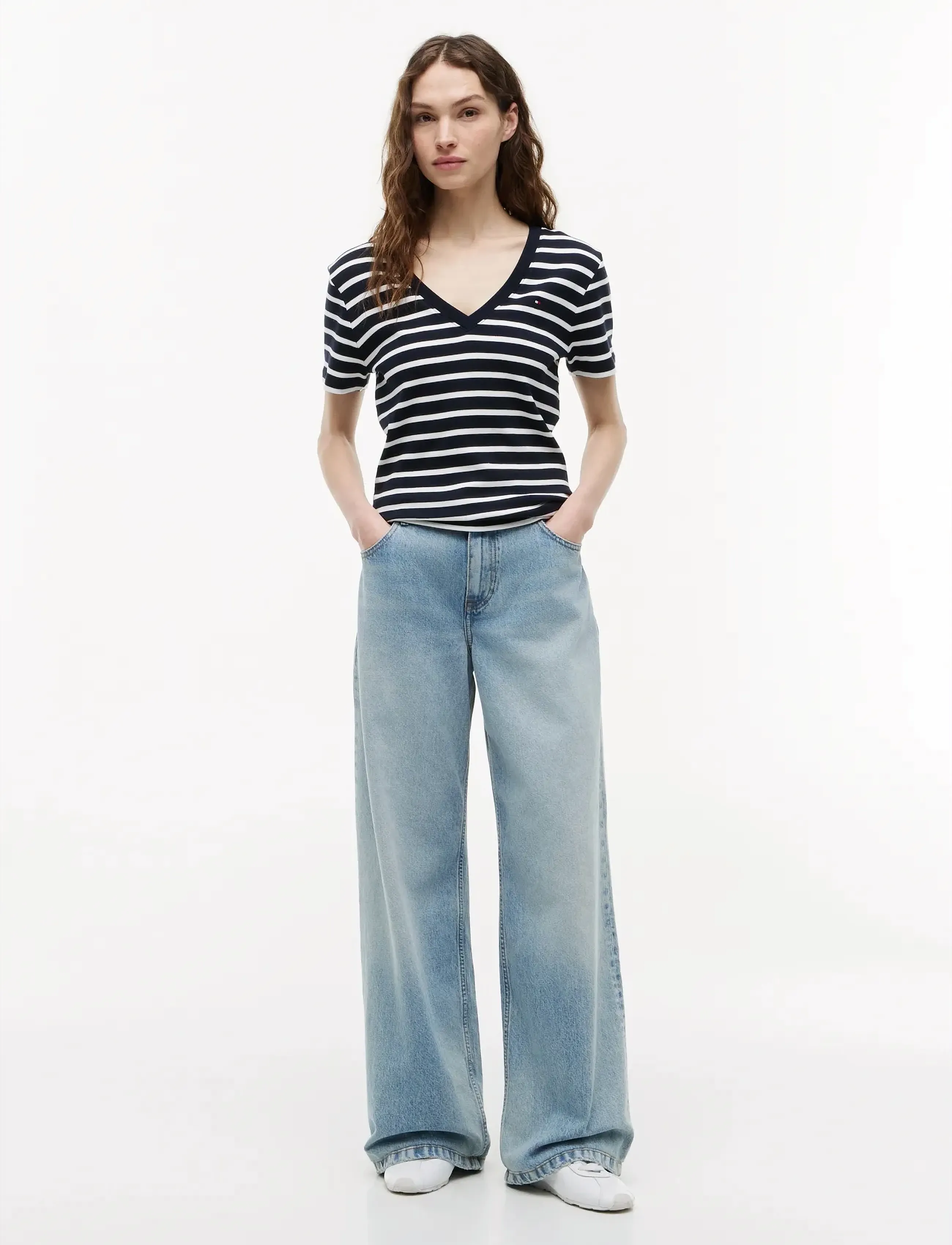 TOMMY HILFIGER Cody Slim V-Nk S/S T-Shirt dam – bild 4