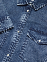 Tommy Hilfiger - DNM LS SHIRT DRESS LEA - džinsa kleitas - lea - 2