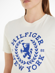 Tommy Hilfiger - REG CREST C-NK TEE SS - t-shirts - calico - 4