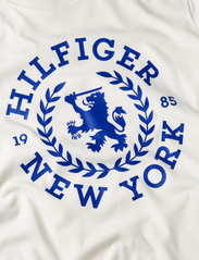 Tommy Hilfiger - REG CREST C-NK TEE SS - t-shirts - calico - 6