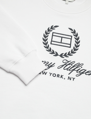 Tommy Hilfiger - REG FLAG SCRIPT CNK SWTSHRT - sweatshirts - th optic white - 2