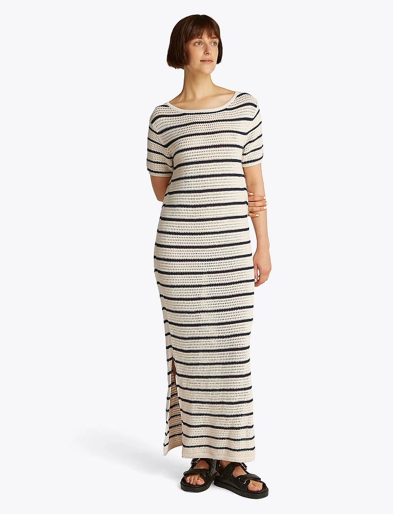 Tommy Hilfiger - POINTELLE CROCHET SS SWT DRESS - t-shirtklänningar - ivory petal/dark night navy stp - 4