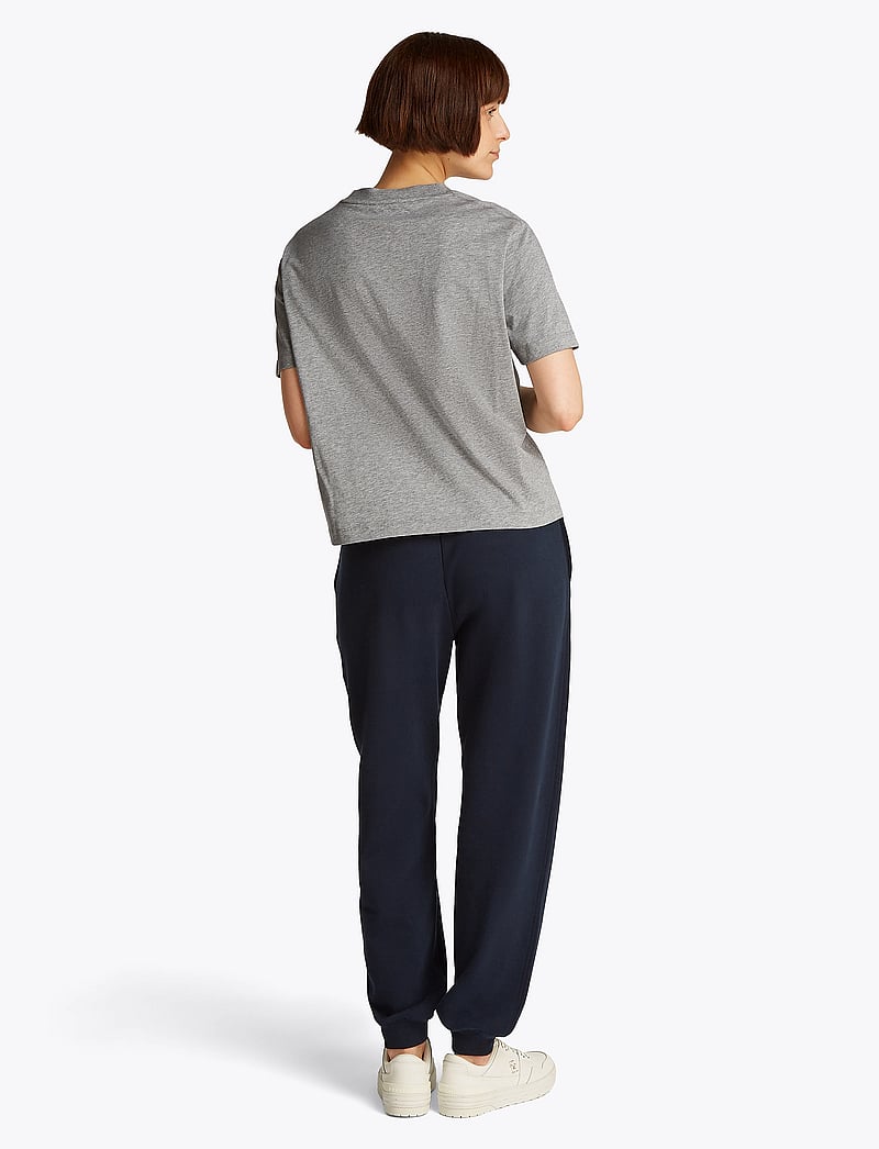 Tommy Hilfiger - MDRN OUTLINE FLAG C-NK TEE - marškinėliai - light grey htr - 3