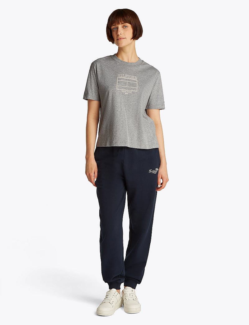 Tommy Hilfiger - MDRN OUTLINE FLAG C-NK TEE - marškinėliai - light grey htr - 4