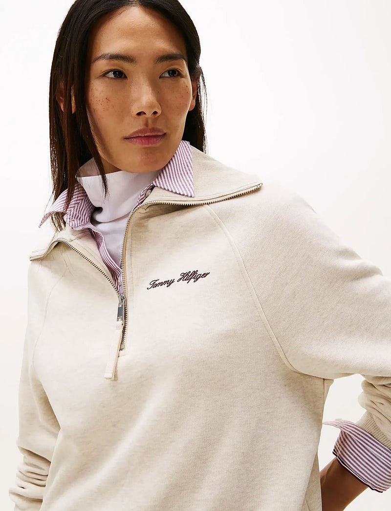Tommy Hilfiger - CLASSIC SCRIPT FLEECE HALF-ZIP - sweatshirts - heather oatmilk - 4