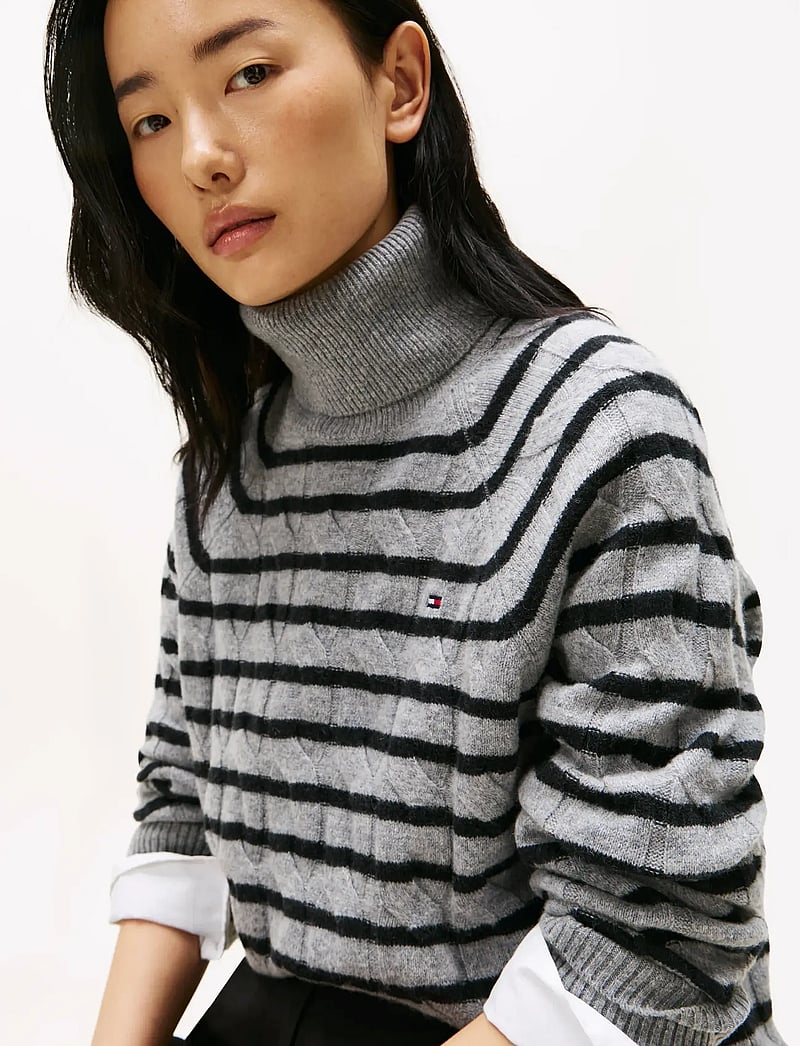 Tommy Hilfiger - SOFT WOOL CABLE ROLL-NK LS SWT - turtlenecks - mid grey heather/black stp - 4