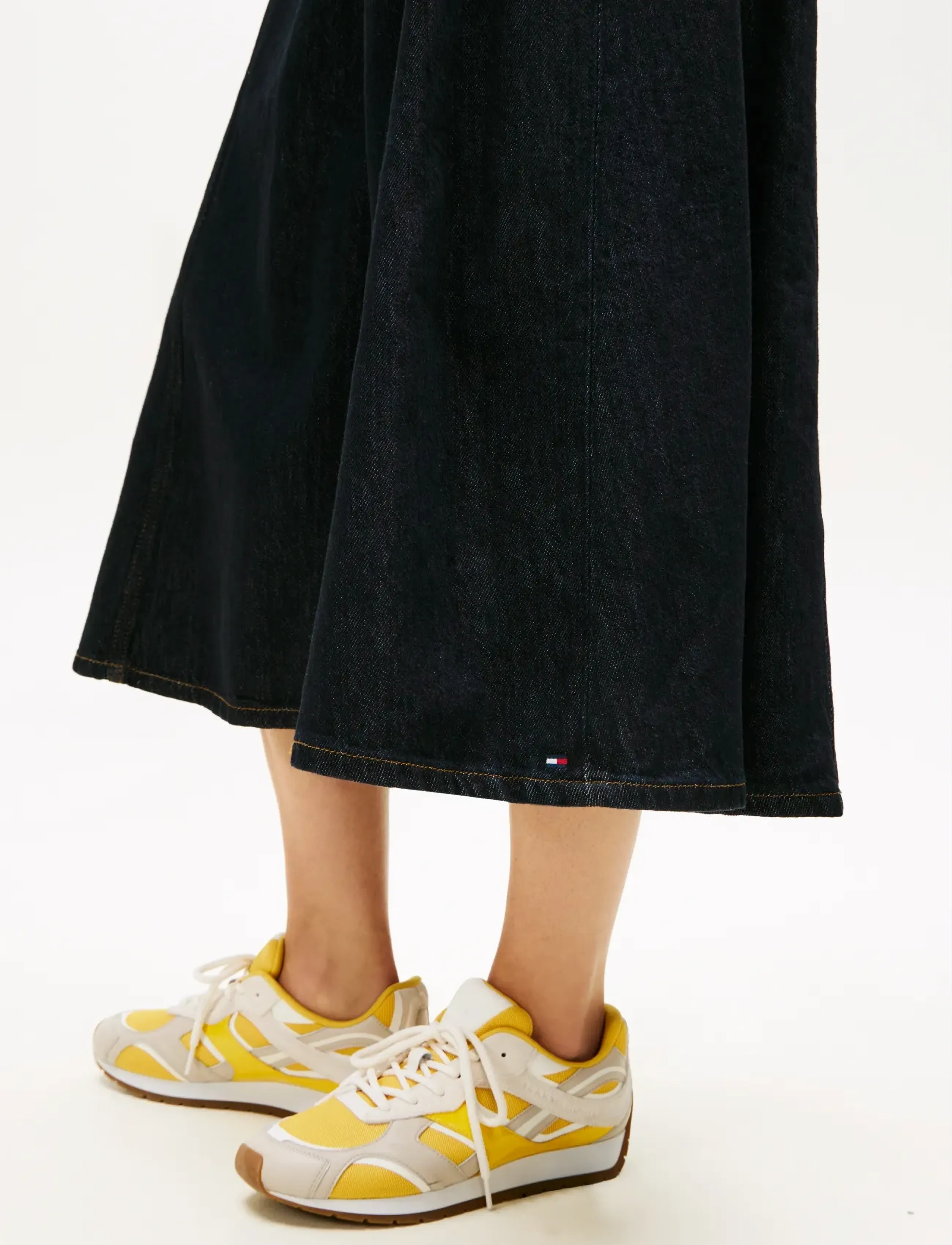 Tommy Hilfiger - DNM PURE FLARED MIDI SKIRT HW - midi skirts - pure - 4