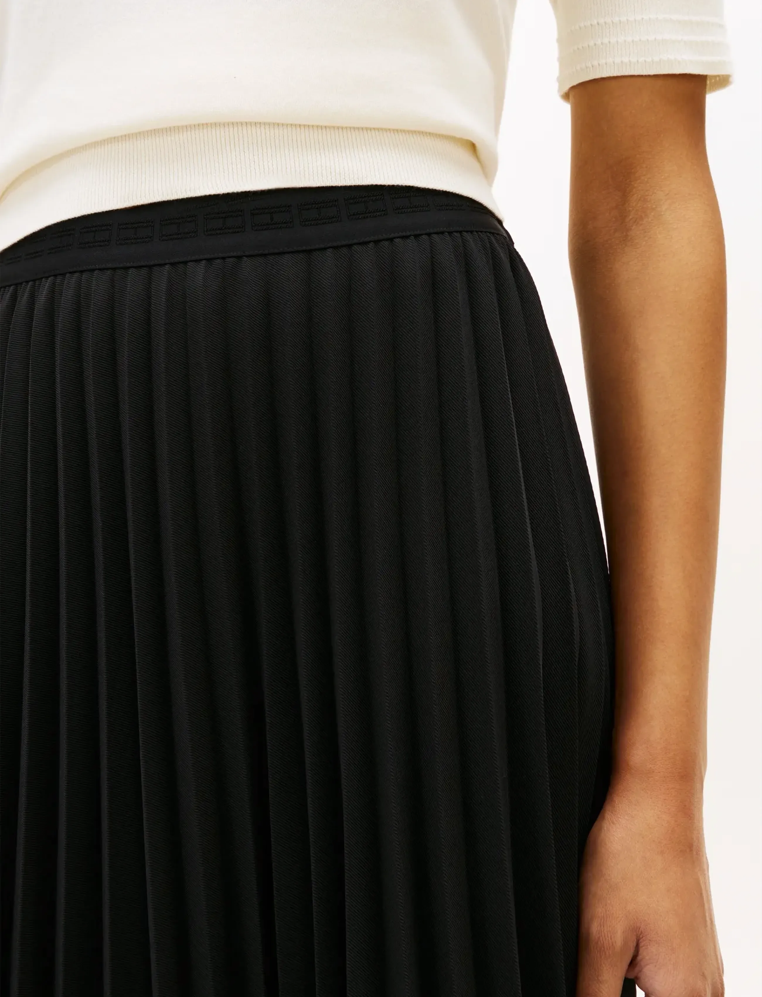 Tommy Hilfiger - FLUID PLEATED PULL ON MIDI SKIRT - plisowane spódnice - black - 4