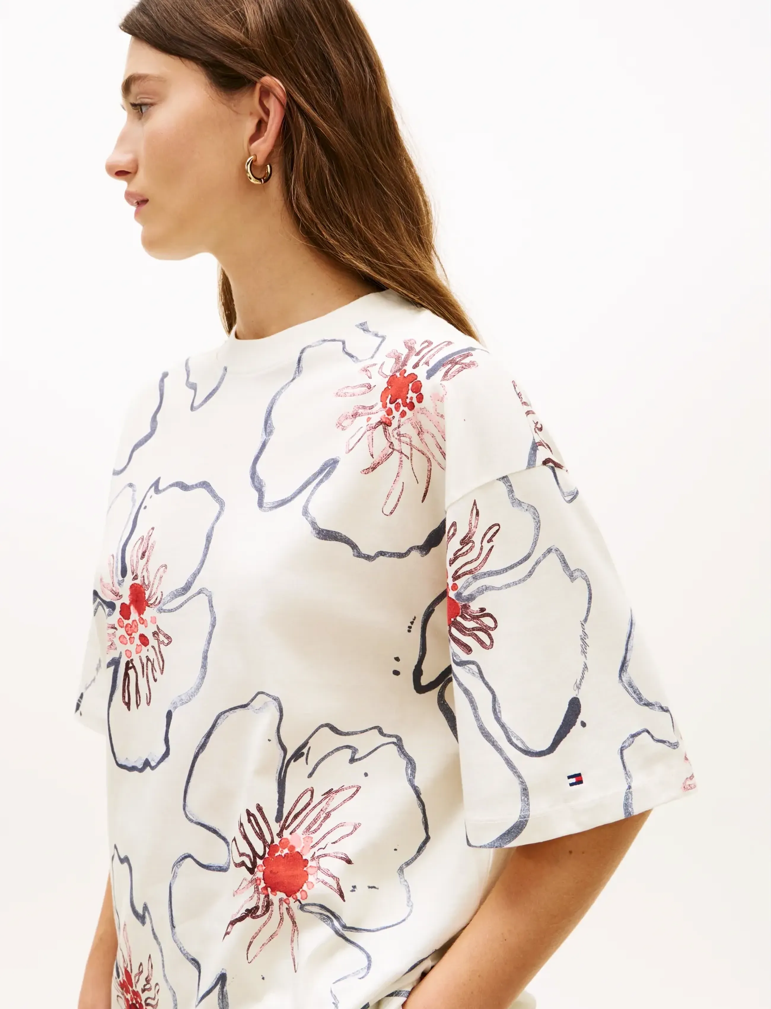 Tommy Hilfiger - FLOWER GRAPHIC RLX C-NK SS TEE - t-shirts - linear poppy ivory silk - 4