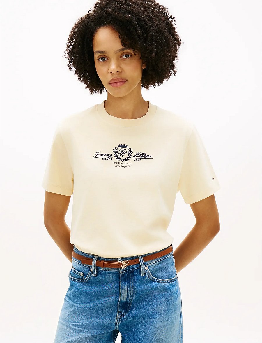 Tommy Hilfiger - VARSITY CREST MDRN C-NK SS TEE - t-shirts - country ivory - 0