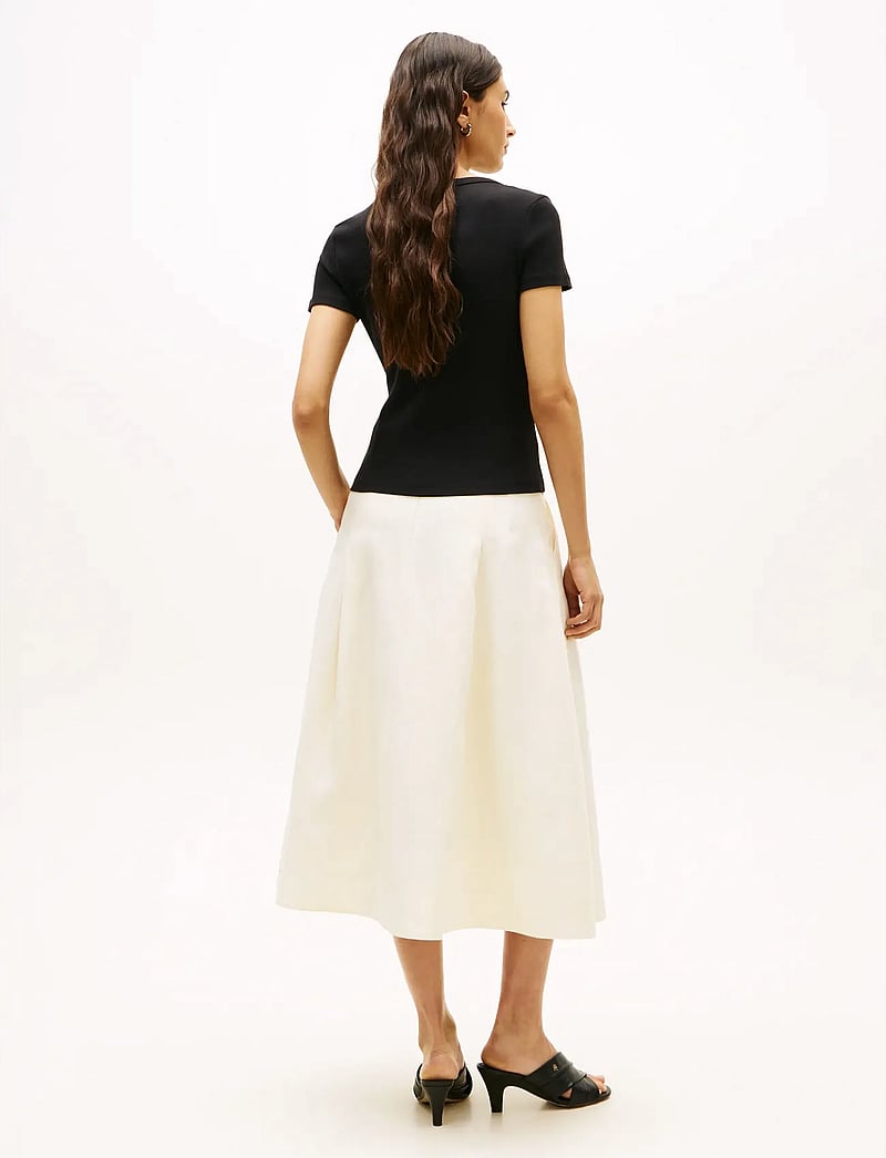 Tommy Hilfiger - GOLD BUTTON SLIM SS TEE - t-shirts - black - 2