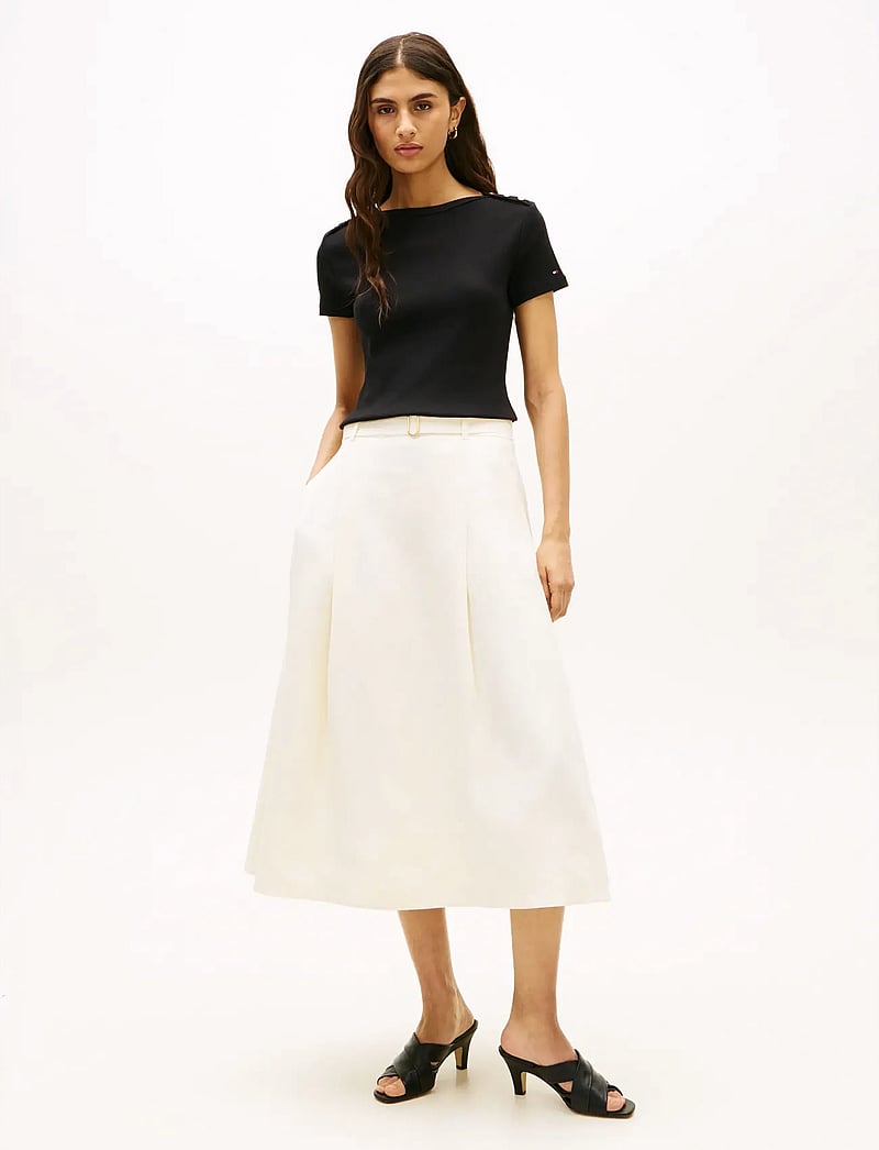 Tommy Hilfiger - GOLD BUTTON SLIM SS TEE - t-shirts - black - 3