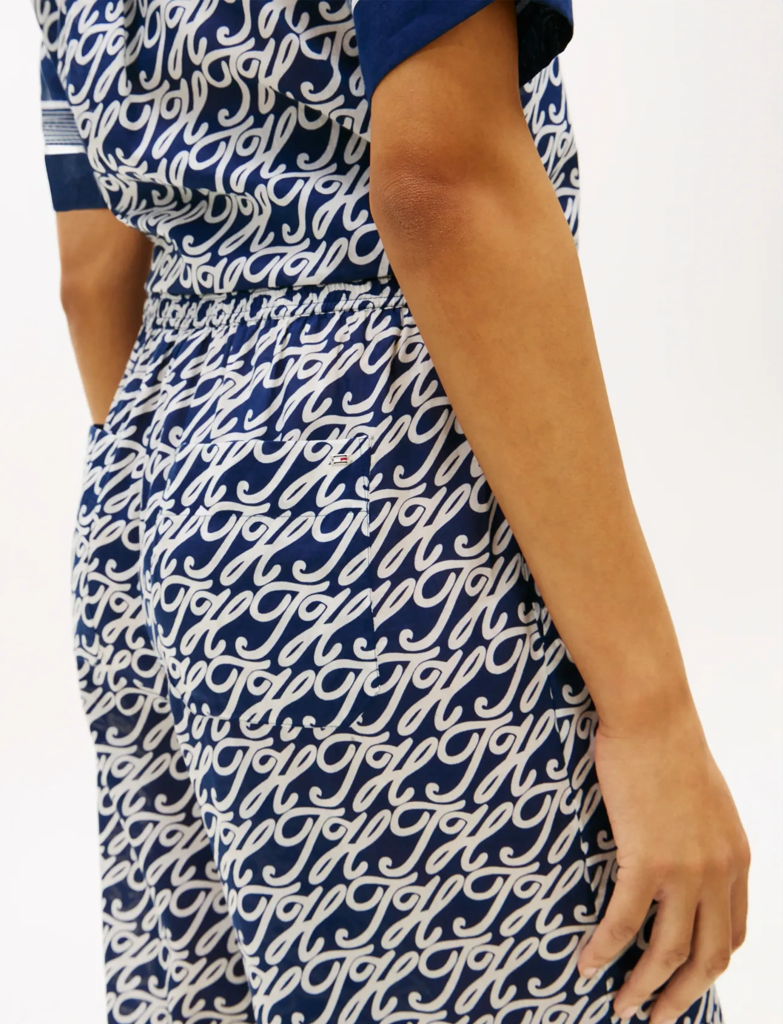 Tommy Hilfiger - SWIMSHOP SILK VOILE AOP PANTS - bukser med brede ben - th script preppy navy - 4