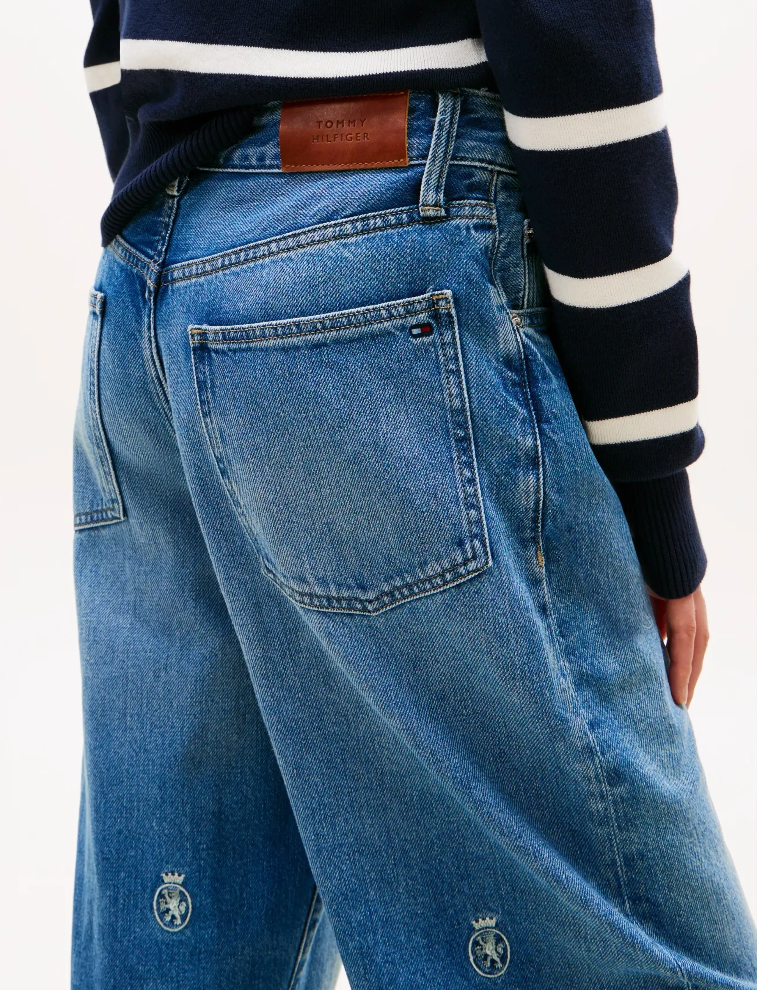 Tommy Hilfiger - DNM FINN AOE CREST BARREL RW - barrel jeans - finn - 4