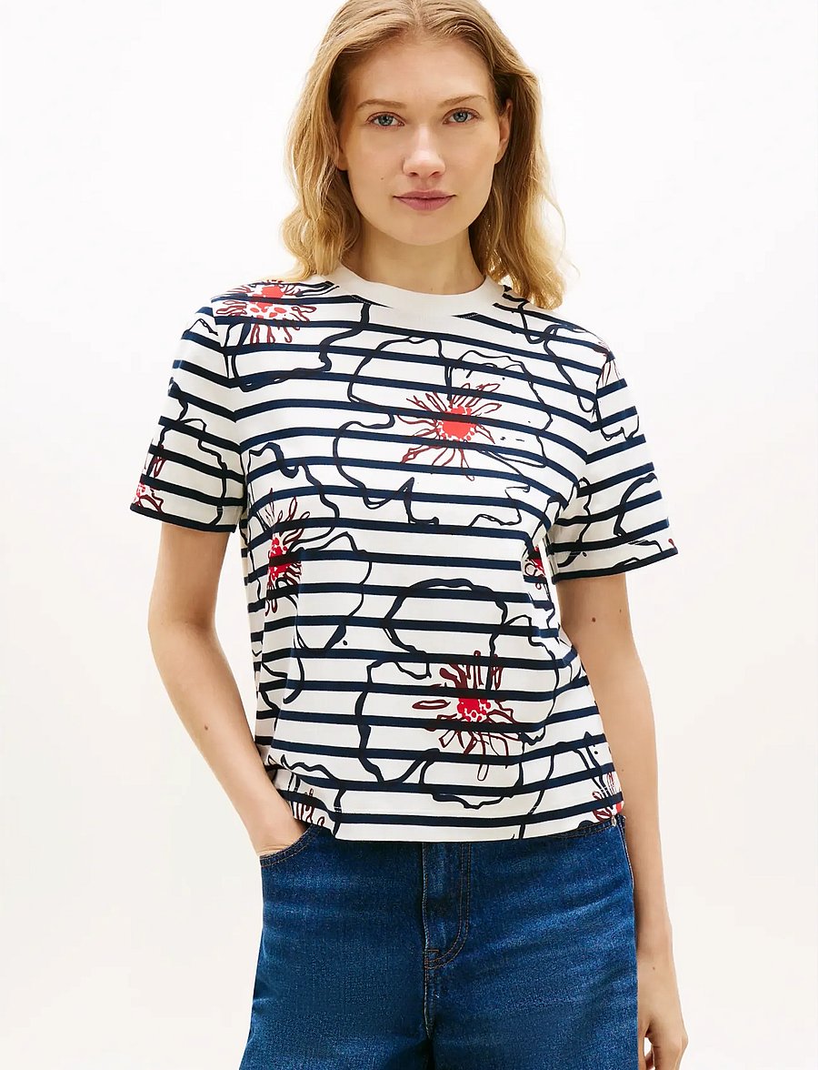 Tommy Hilfiger - FLOWER GRAPHIC REG C-NK SS TEE - t-shirts - breton stp ivory silk navy poppy - 0