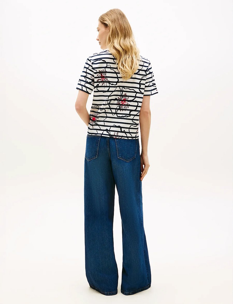 Tommy Hilfiger - FLOWER GRAPHIC REG C-NK SS TEE - t-shirts - breton stp ivory silk navy poppy - 2