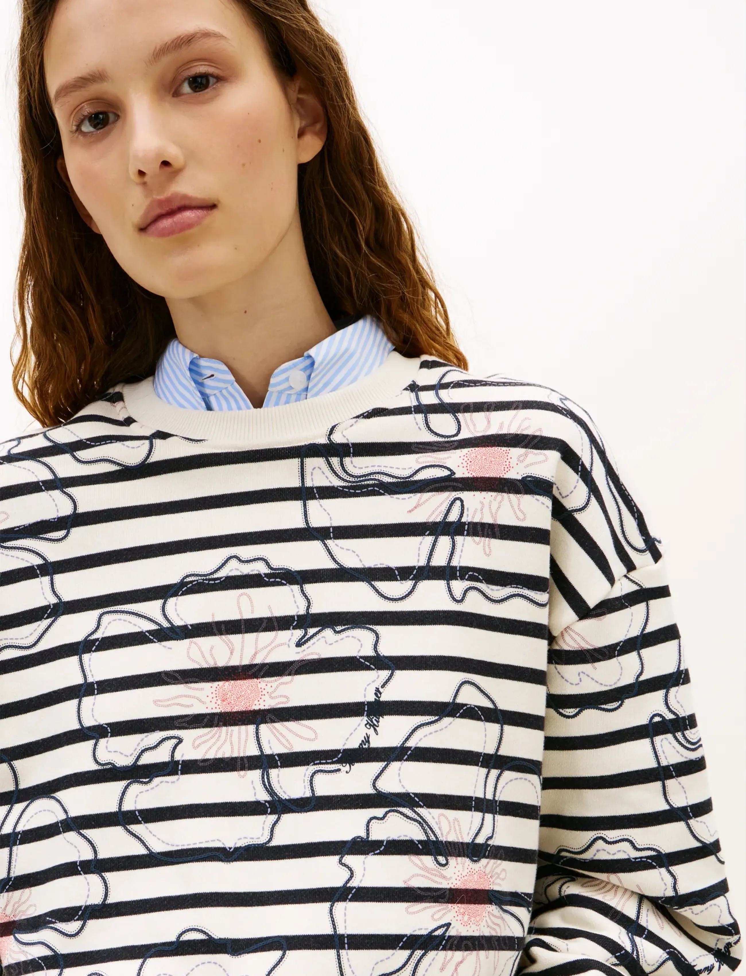 Tommy Hilfiger - FLOWER GRAPHIC SWEATSHIRT - everyday style - breton stp ivory silk   navy poppy - 4