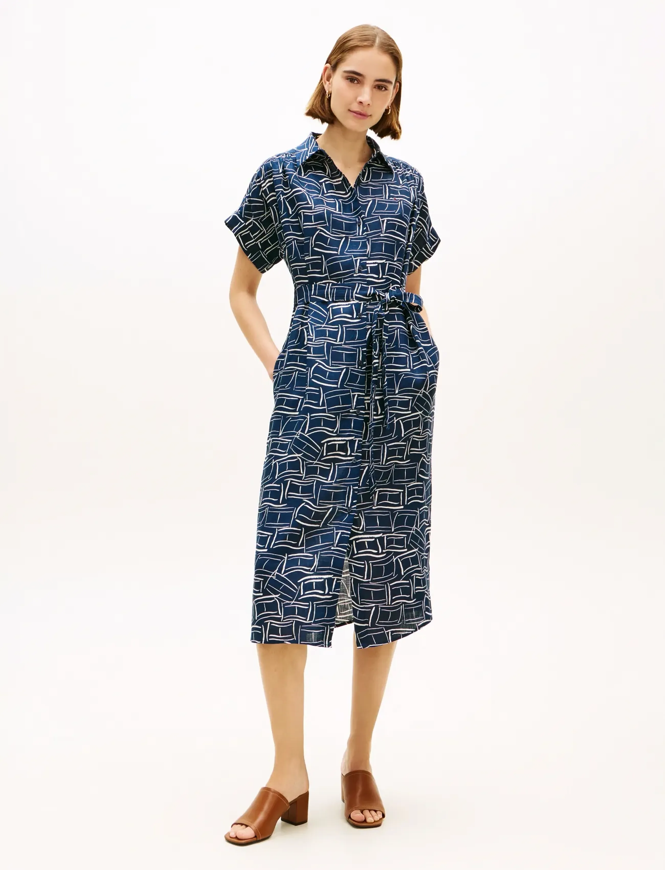 Tommy Hilfiger LINEN BELTED KNEE SS SHIRT DRESS - Kleider - FLAG FEATHERS DARK NIGHT NAVY / navy