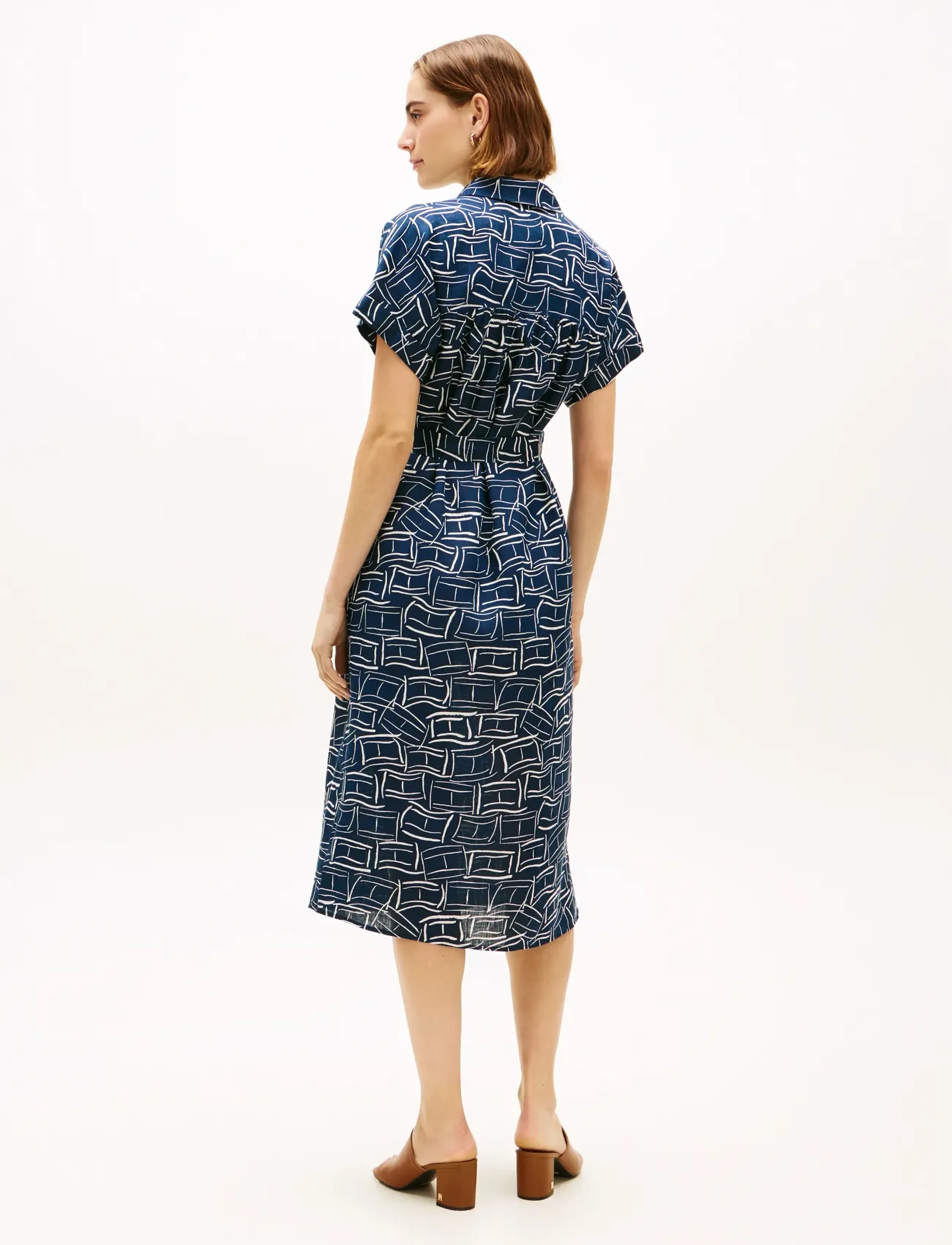 Tommy Hilfiger - LINEN BELTED KNEE SS SHIRT DRESS - skjortekjoler - flag feathers dark night navy - 2