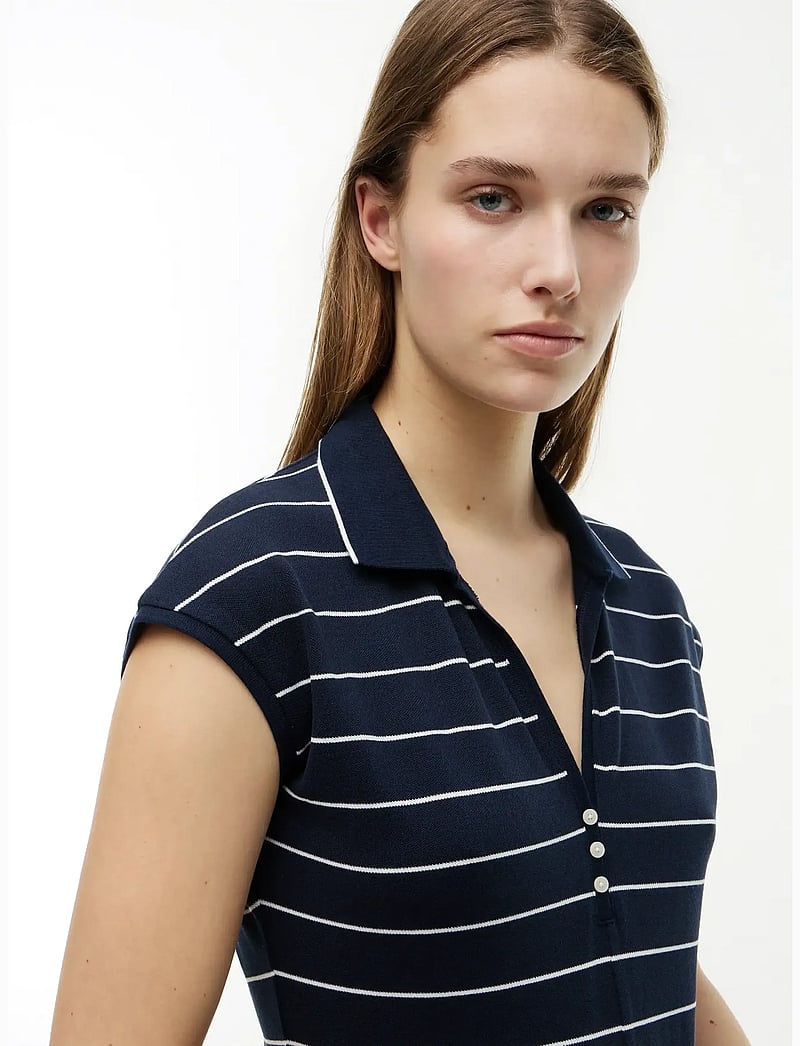 Tommy Hilfiger - LYOCELL PQ HENLEY MIDI POLO DRS - midi kjoler - fine stp dark night navy white - 5