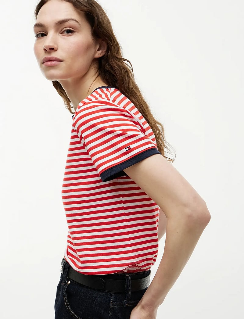 Tommy Hilfiger - TH ROUNDAL REG C-NK SS TEE - t-shirts - breton fire red ecru stp - 3